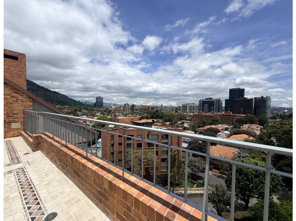 VENTA-STA BÁRBARA ALTA, 438m +85m (Terraza), 3 habs, 4 bañs, $4.200 MM