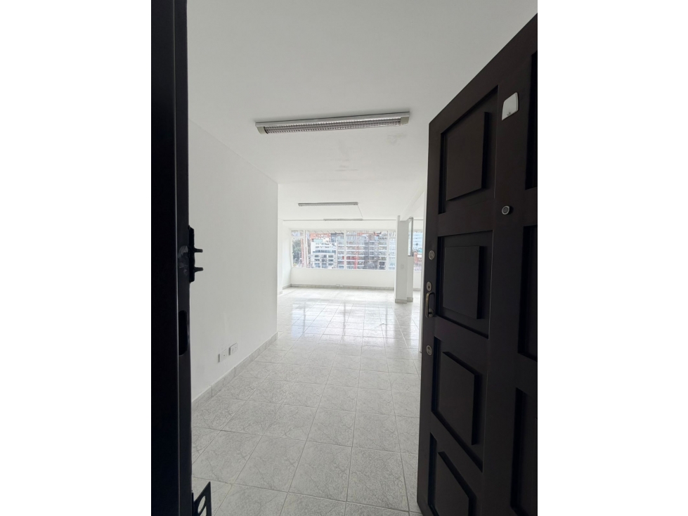 VENTA de OFICINA, Antiguo Country, 70.7mts. 1 baño, $450M — foto 2