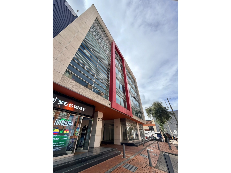 ARRIENDO OFICINA - Zona T, 55m, 1 baño, $3,1M + Admin