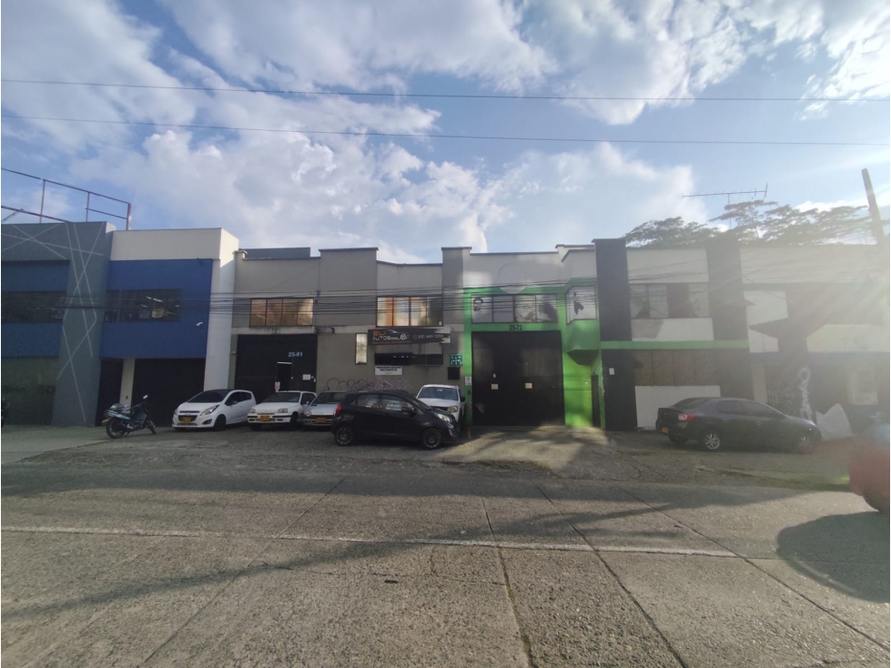 SE VENDE BODEGA AMPLIA AVENIDA SUR