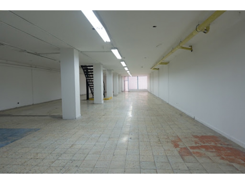 LOCAL EN ARRIENDO - 2