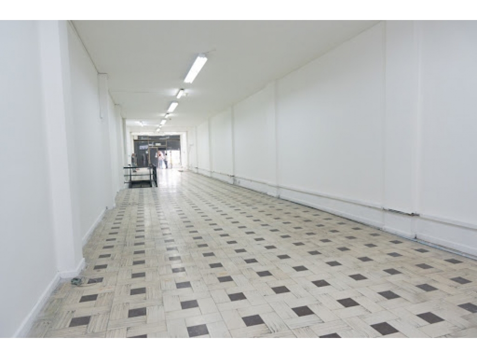 LOCAL EN ARRIENDO - 4