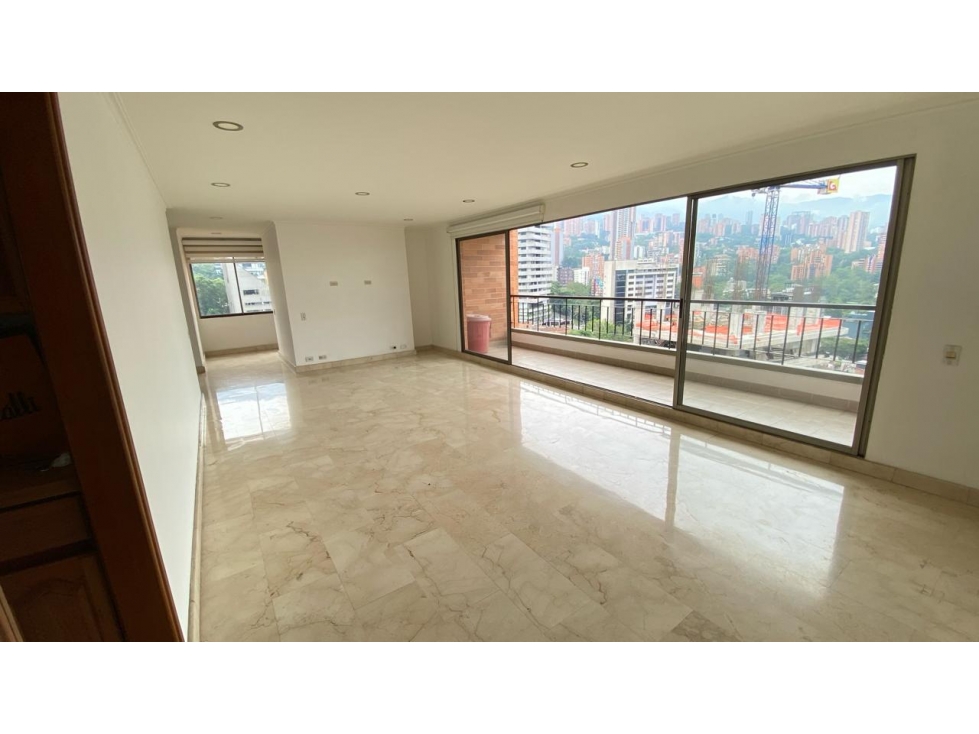 VENDO AMPLIO Y HERMOSO APARTAMENTO EN EL POBLADO LALINDE