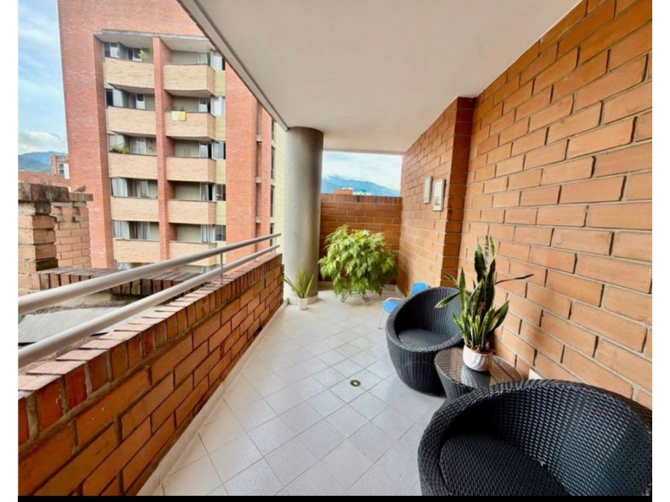 APARTAMENTO EN VENTA LAURELES CERCA AL PRIMER PARQUE