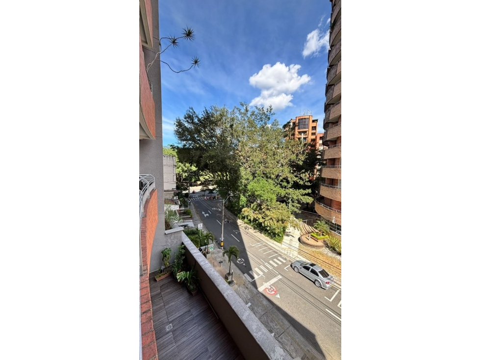 Apartamento Amplio en Venta en Laureles, Primer Parque 153 m²