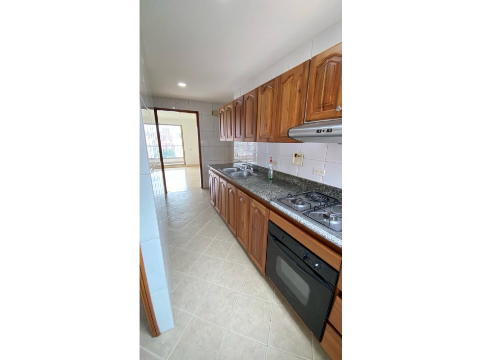 VENDO AMPLIO Y HERMOSO APARTAMENTO EN EL POBLADO LALINDE — foto 3