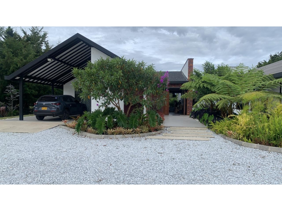 VENDO MODERNA CASA CAMPRESTE EN EL CARMEN DEL VIBORAL — foto 2