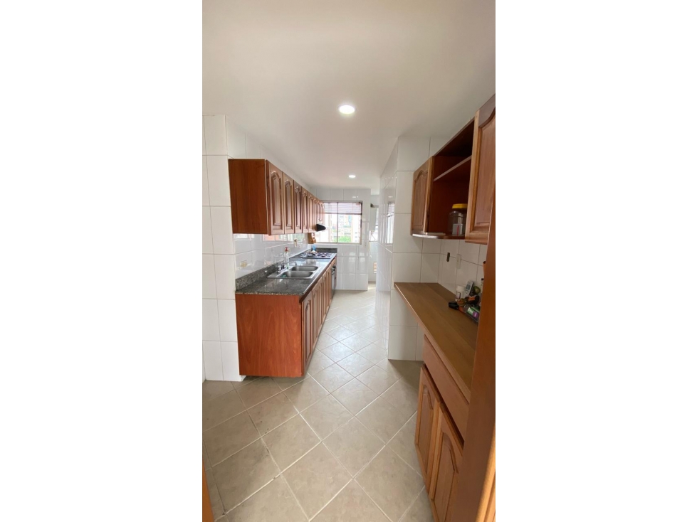 VENDO AMPLIO Y HERMOSO APARTAMENTO EN EL POBLADO LALINDE — foto 4