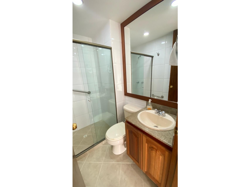 VENDO AMPLIO Y HERMOSO APARTAMENTO EN EL POBLADO LALINDE — foto 5