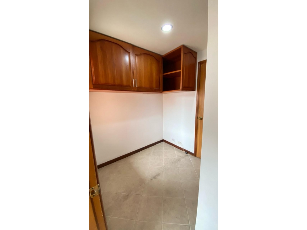 VENDO AMPLIO Y HERMOSO APARTAMENTO EN EL POBLADO LALINDE — foto 6