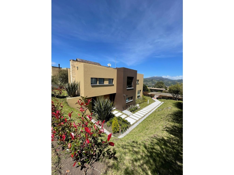 ARBORETTO LA CALERA, VENTA, 305MTS, 4 HABS, REMODELADA!!!! - 2
