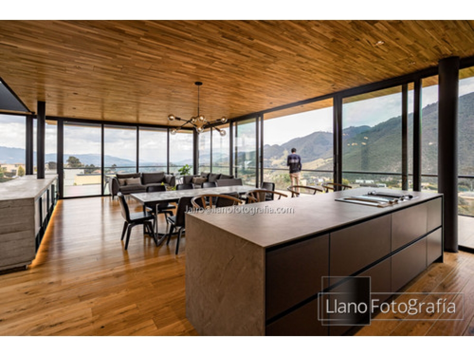 LA CALERA, CONJUNTO CASA DE CAMPO, VENTA, IMPECABLE DISEÑO, 465MTS