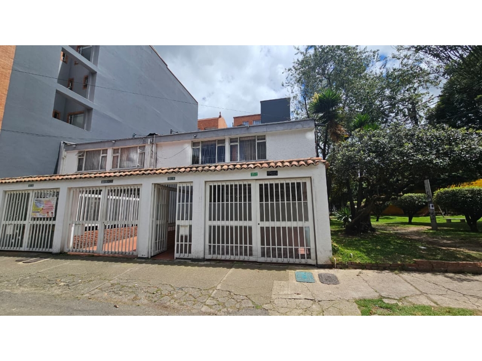 SE VENDE OFICINA COMERCIAL CON APARTAMENTO EN PASADENA