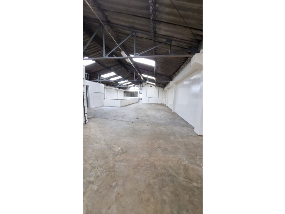 SE VENDE BODEGA- INDUSTRIAL - 4