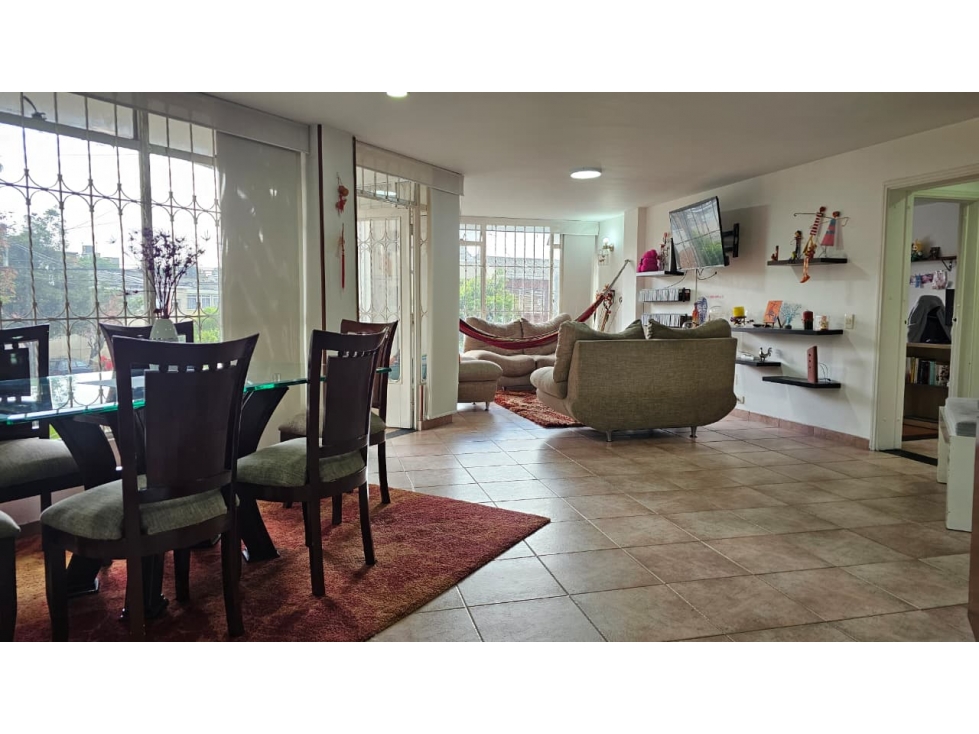 SE VENDE AMPLIO APARTAMENTO EN CHAPINERO