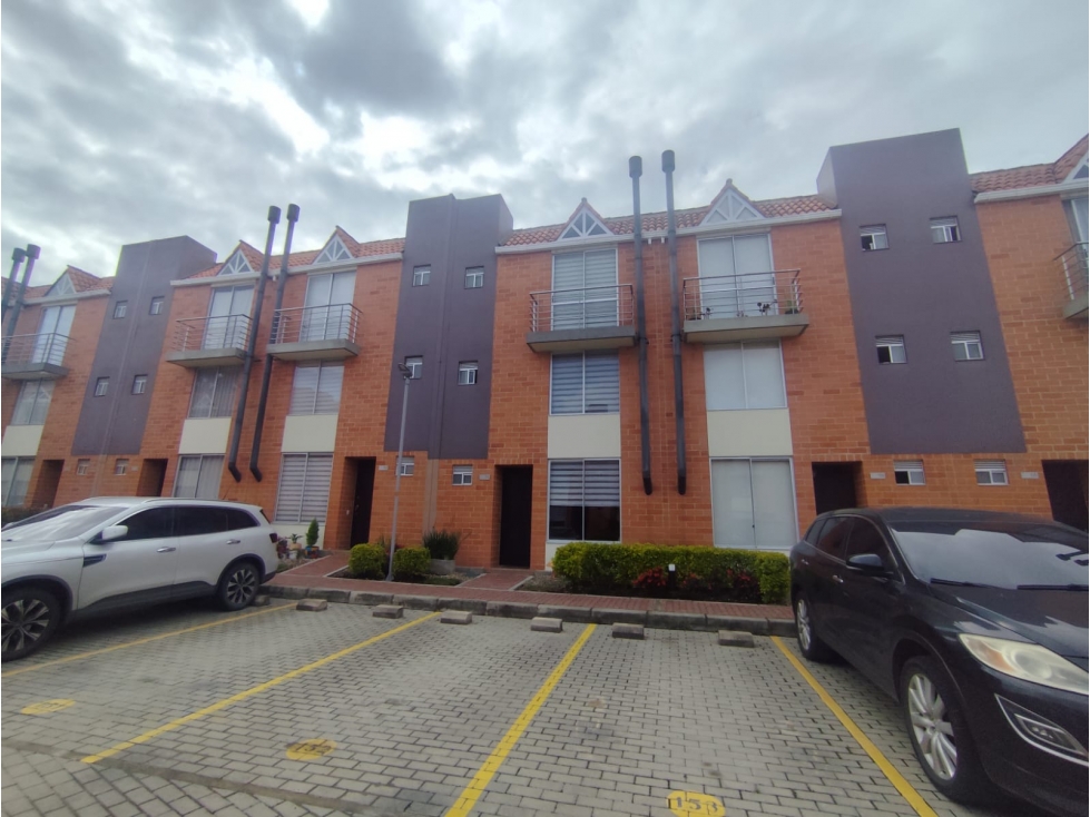 SE VENDE HERMOSA CASA CONJUNTO AKORA TOCANCIPÁ - 2