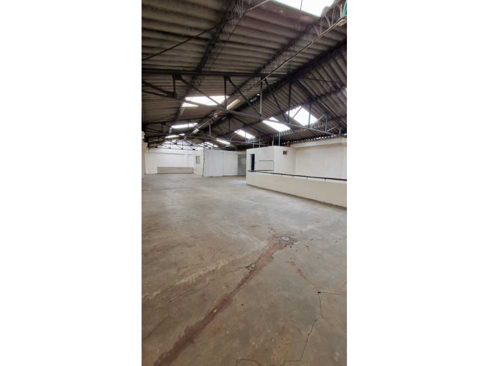 SE VENDE BODEGA- INDUSTRIAL - 2