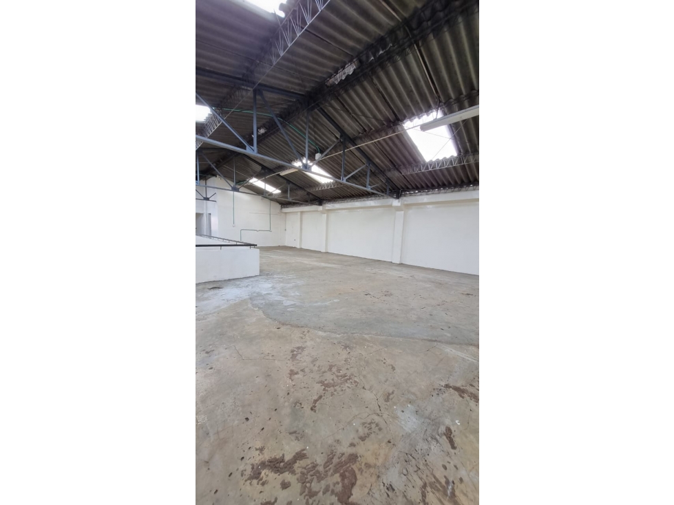 SE VENDE BODEGA- INDUSTRIAL - 3