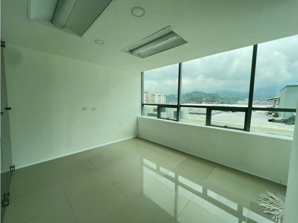 Consultorio en arrendamiento - Av. Santander - Manizales