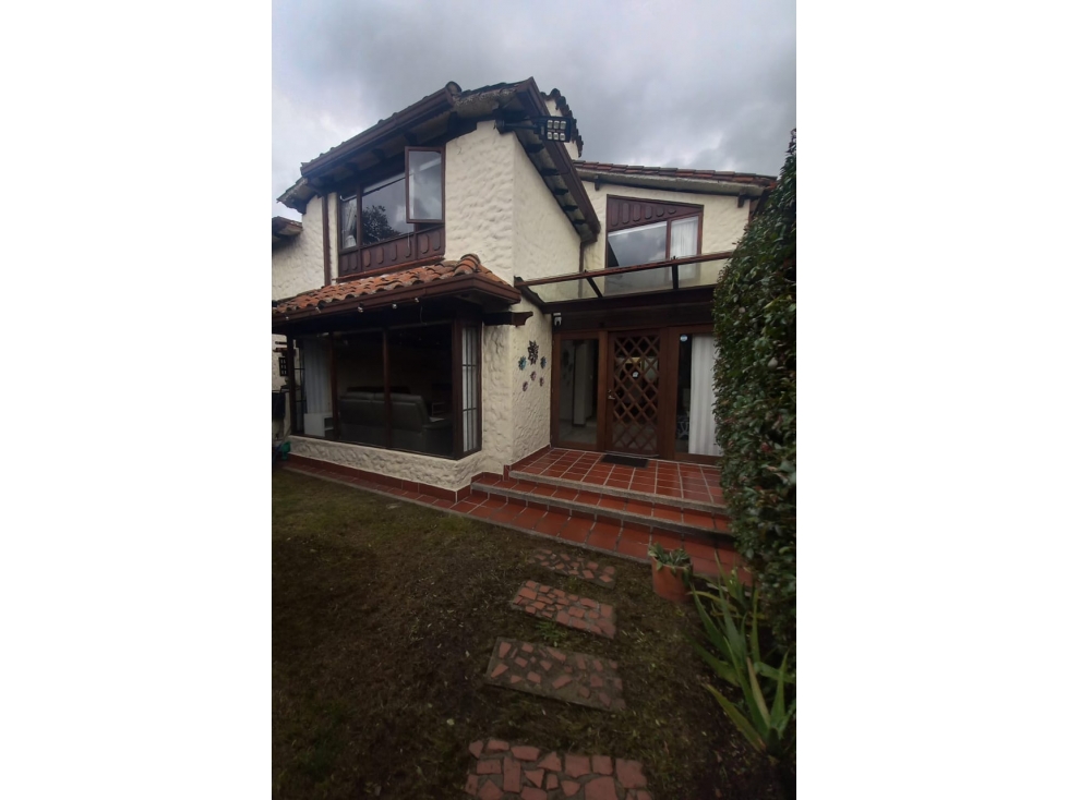 Casa en venta con apartaestudio anexo en Calatrava