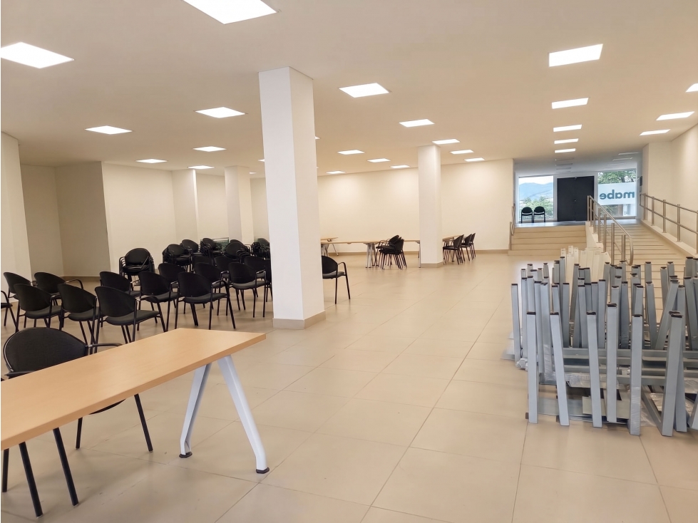 CENTRO INTERNACIONAL LOCAL COMERCIAL 484 mt2