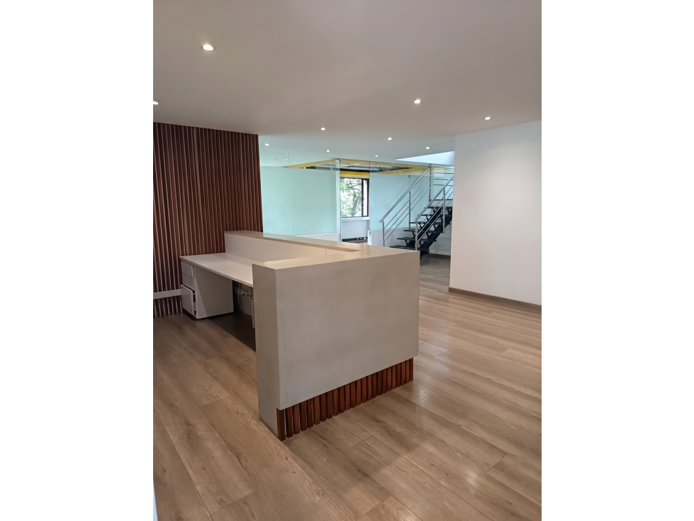 EL RETIRO OFICINAS ARRIENDO 601 MT2 CON TERRAZA