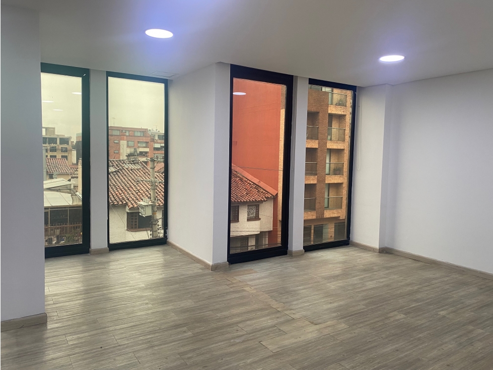 SANTA BARBARA CENTRAL ARRIENDO - OFICINA 76 MTS2 - 5.500.000 — foto 2