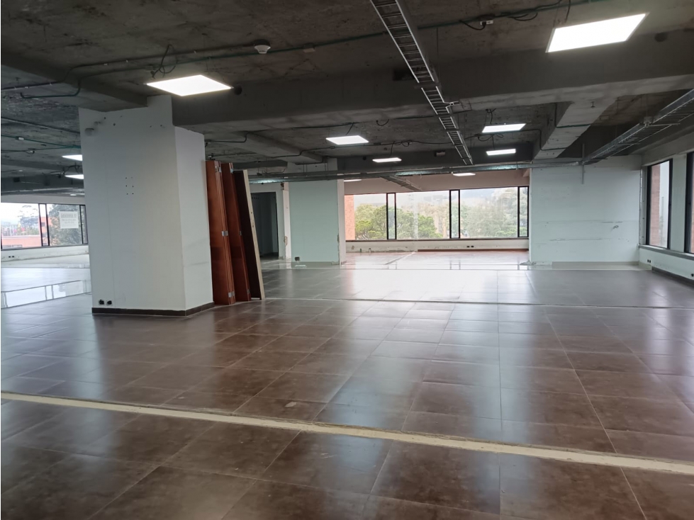 CHICO RESERVADO OFICINA ARRIENDO 710 M2