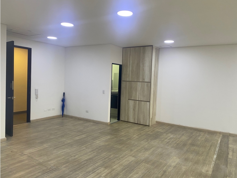 SANTA BARBARA CENTRAL ARRIENDO - OFICINA 76 MTS2 - 5.500.000 — foto 3
