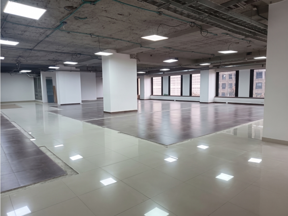 CHICO RESERVADO OFICINA ARRIENDO 710 M2 — foto 2