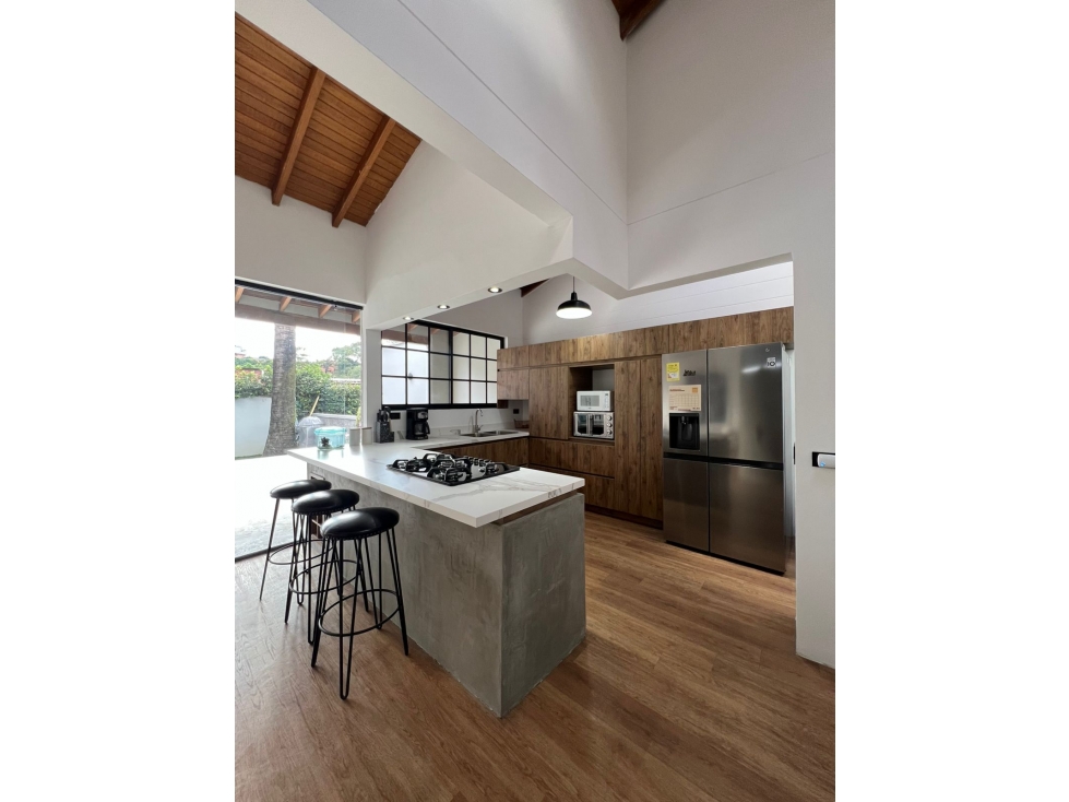 Amoblada HERMOSA Casa Benedictinos con Jacuzzi
