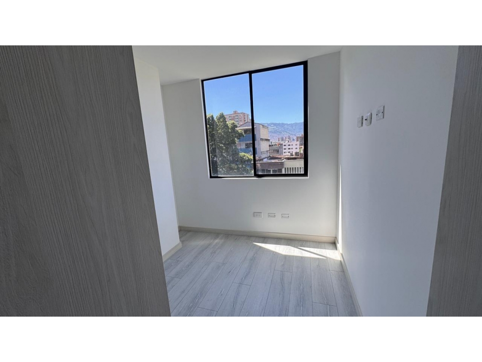 Venta HERMOSO Apartamento Laureles — foto 2
