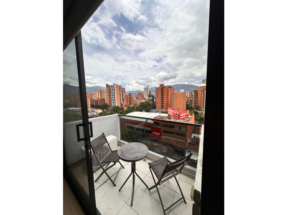 Amoblado HERMOSO Aparta estudio tipo loft Laureles — foto 4