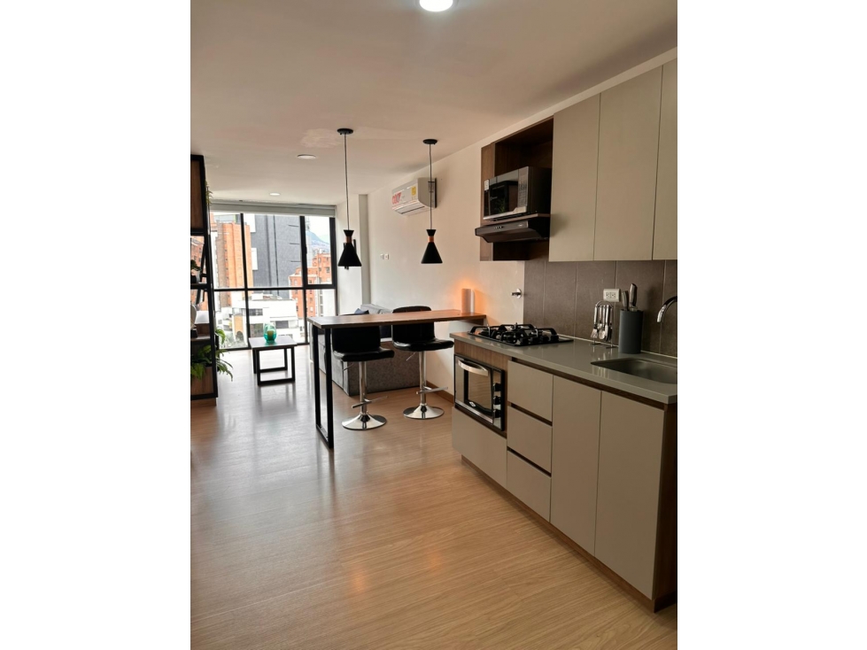 Amoblado HERMOSO Aparta estudio tipo loft Laureles — foto 3
