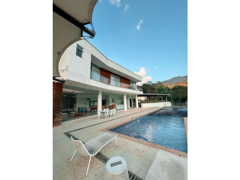 Amoblada Moderna Finca EBEJICO OCCIDENTE - Precio por día.
