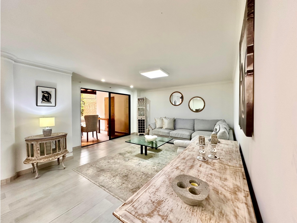 Hermosa Casa Amoblada en Arriendo Frente al Mall Amsterdam
