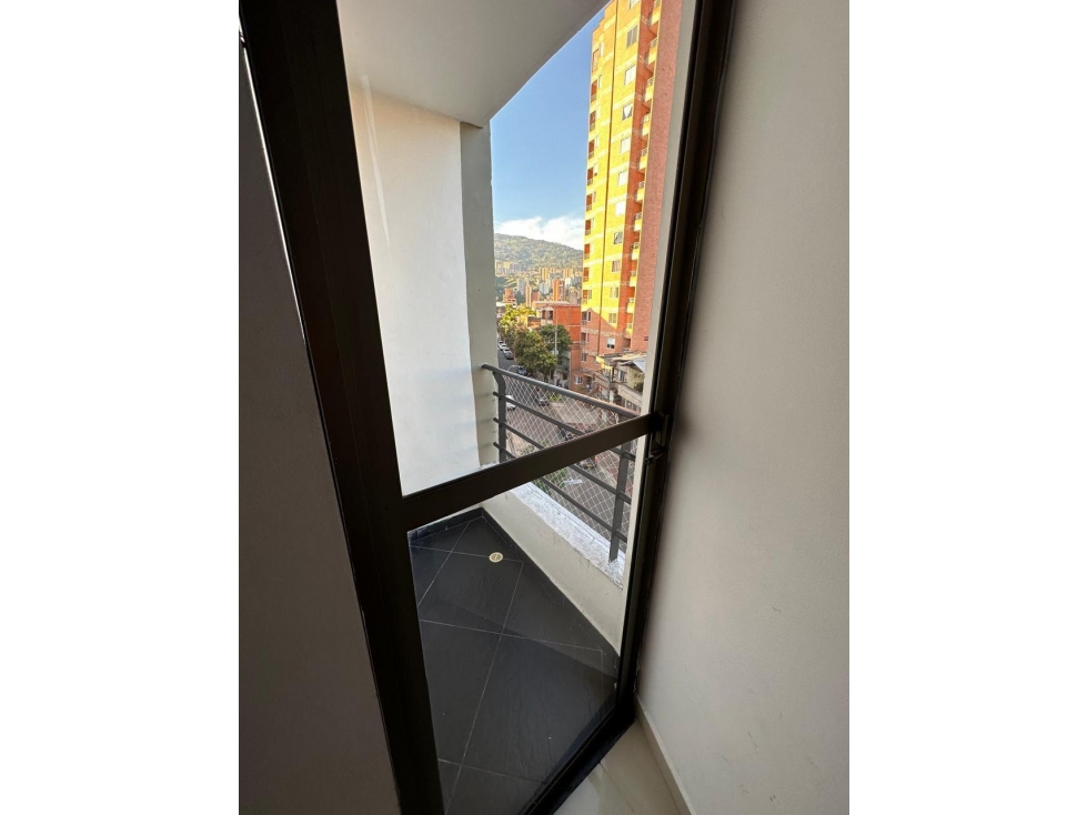 Amoblado HERMOSO Apartamento La Floresta - Medellín — foto 6