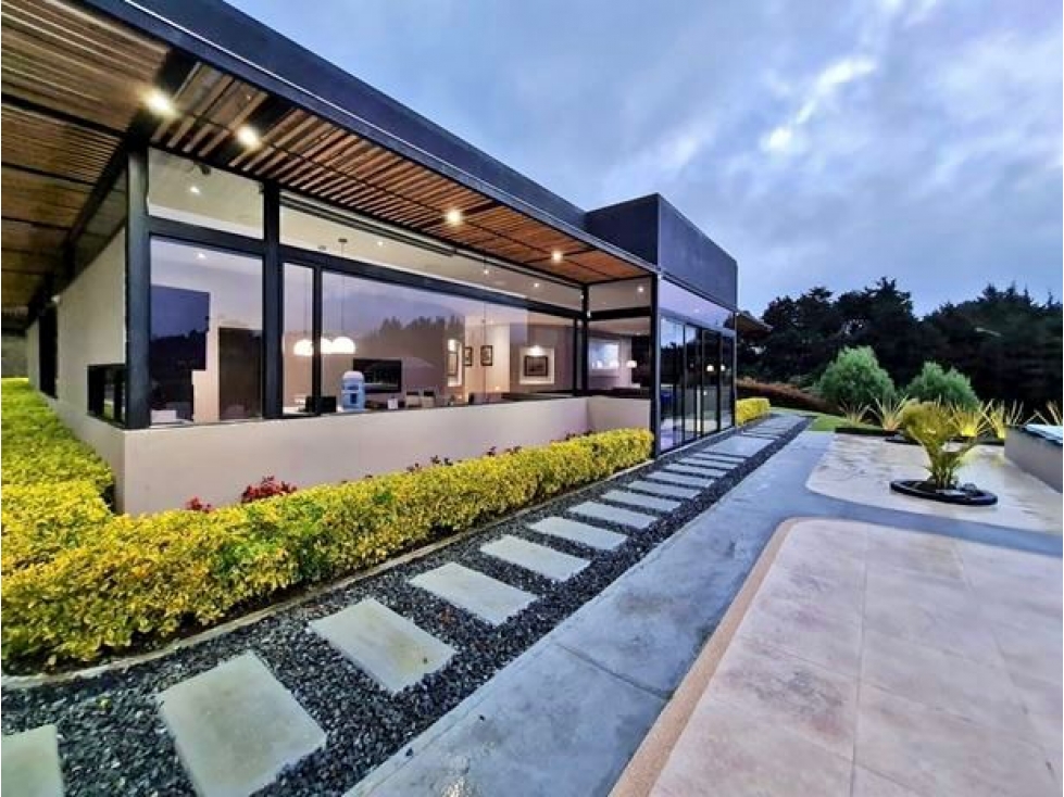 Amoblado HERMOSA casa Alto de Palmas - Medellín. — foto 3