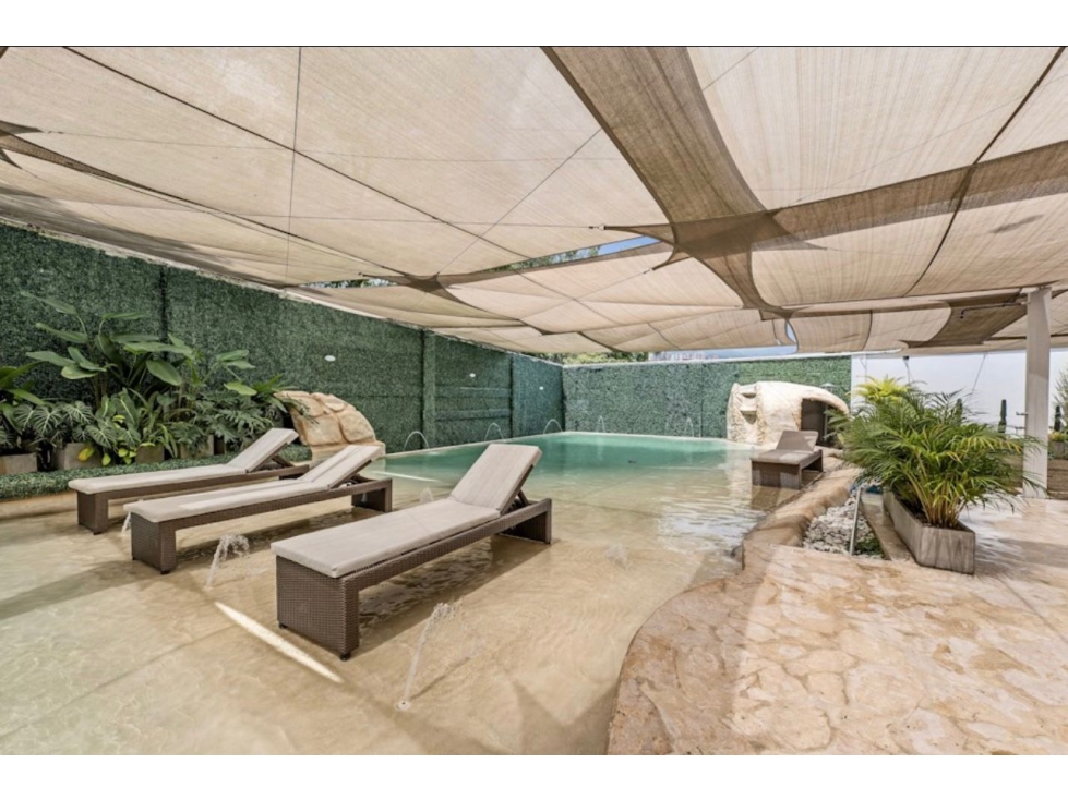 Amoblada Hermosa Mansión Palmas con Jacuzzi - Precio por noche. — foto 2