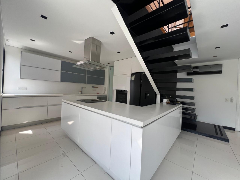 Amoblado HERMOSO Dúplex Poblado con Jacuzzi — foto 5