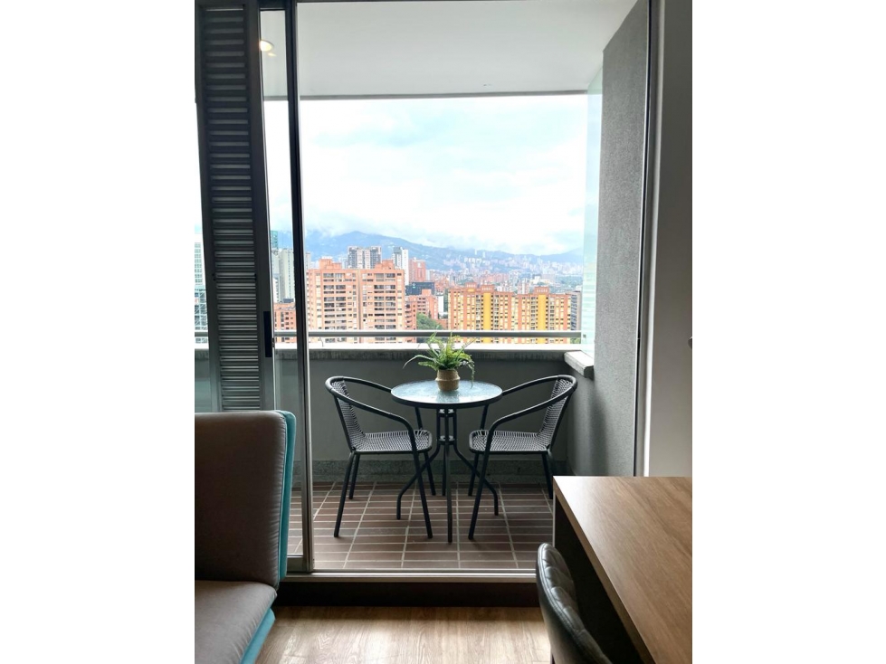 Amoblado Hermoso apartamento piso 19 poblado - Medellín. — foto 6