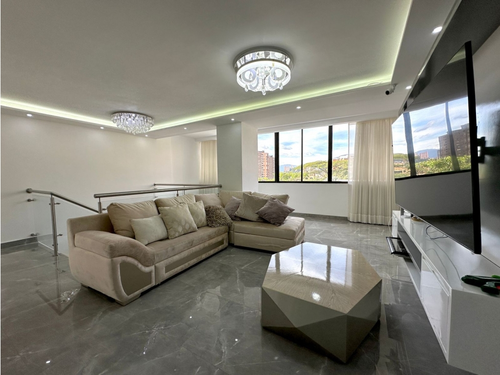 Amoblado Hermoso Apartamento Poblado, Loma Los Balsos - Medellín.