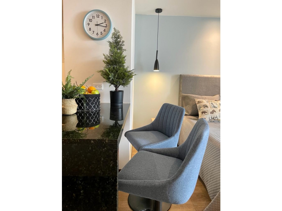 Amoblado Hermoso apartamento piso 19 poblado - Medellín. — foto 3