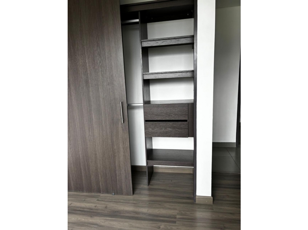 Renta HERMOSO Apartamento vacío Poblado — foto 5