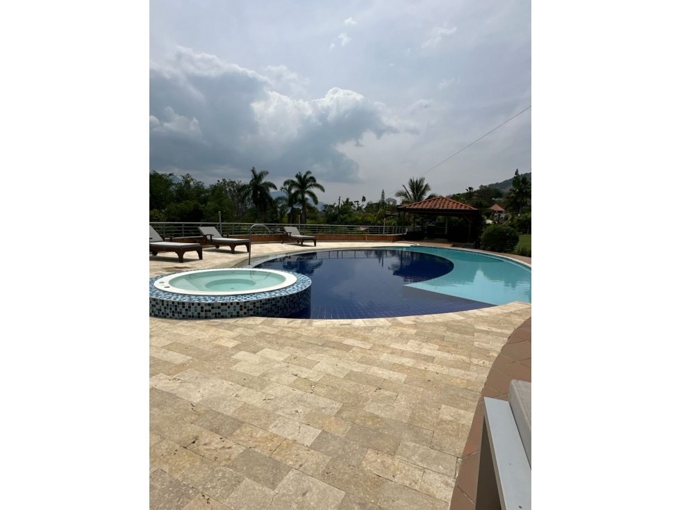 Amoblada HERMOSA Finca Copacabana - Antioquia, Precio por noche.