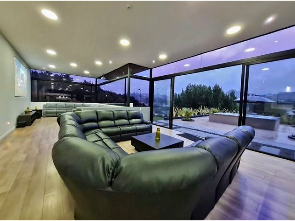 Amoblado HERMOSA casa Alto de Palmas - Medellín. — foto 2