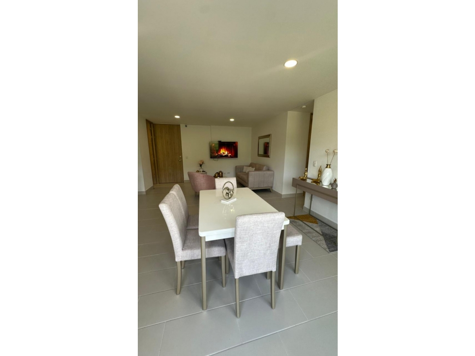 Amoblado HERMOSO Apartamento en los Colores — foto 3