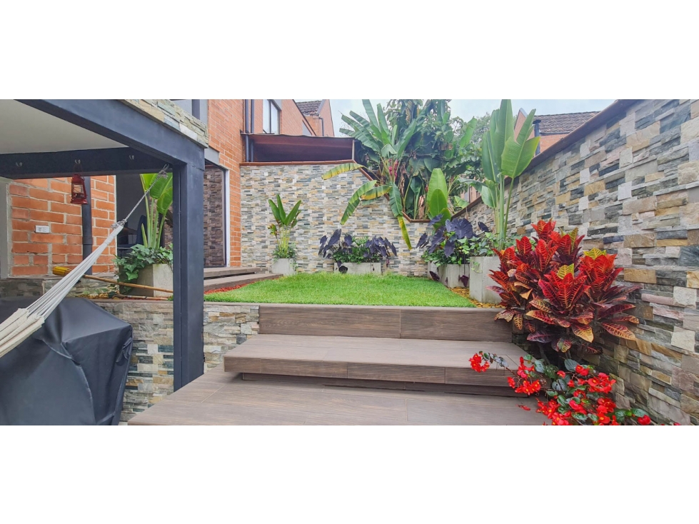 Casa para la venta, reformada, en el sector de San Lucas