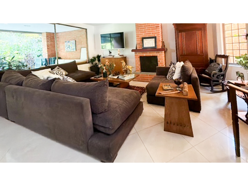 Casa para la venta con gran lote en San Lucas, El Poblado