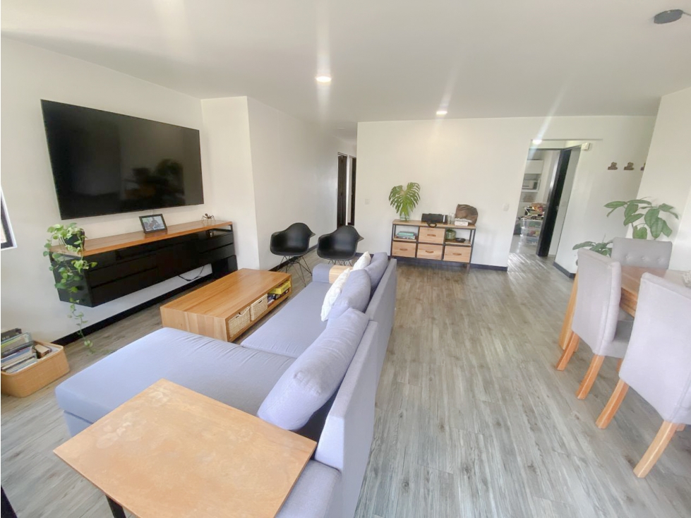Vendo apartamento remodelado, Loma de Alejandria